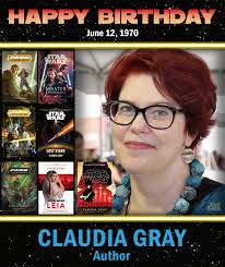 Show the key differences between Mando and Boba Fett's iconic armor sets