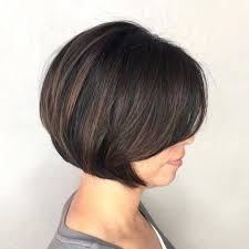 Short Feminine Bob In 2020 Short Bob Hairstyles Bobs Haircuts Short Bob Haircuts