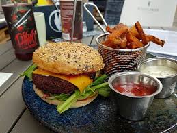 Sieben kochbücher hat er geschrieben und machte immer wieder mit fernsehauftritten werbung für das fleischlose leben. Attila Hildmann Organic Snackbar I Berlin Restaurant Happycow