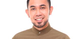 Joy ditemui di mahkamah berkenaan pada isnin yang hadir untuk melengkapkan beberapa dokumen selepas memfailkannya pada jumaat lalu. Hafiz Hamidun Joy Revfa Sah Cerai Talak Satu Sensasi Selebriti