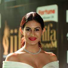 Check below short bio to know more about amyra dastur biography, wiki, age, birthday, date of birth, father, mother, family, boyfriend, husband. Amyra Dastur Biography