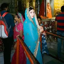 See more of selena gomez on facebook. 12 Foreign Celebrities Who Pulled Off Indian Ethnic Wear Like A Boss Fashion Tales