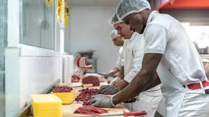 16 500 Residences Permanentes En 3 Ans Promises Aux Travailleurs Etrangers Qui S Engagent En Agroalimentaire Au Canada Rci Francais