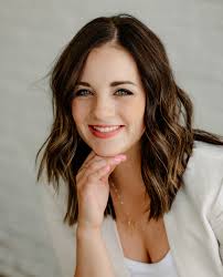 Join me along side Chiropractor Jamie Mullen and CMT & Holistic Educator  Kim Camuso for 4 weeks of education around Pregnancy, birth and postpartum.