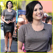 On october 17, 2017, lovato released a youtube documentary called demi lovato: Demi Lovato Would Tell Her Younger Self That S She S Beautiful Demi Lovato Just Jared
