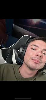 Hey babe, it's me— Zach Rushing. I'm letting you know straight up so  there's no confusion. If you're chatting with anyone else thinking it might  be me, please block them immediately. I