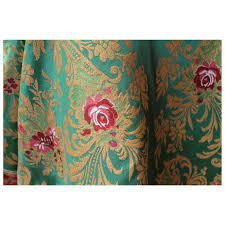 Tusindvis af nye billeder af høj kvalitet tilføjes hver dag. Italian Green Silk Blend Brocade Fabric With Red Roses And Gold Floral Patterns For Sale At 1stdibs