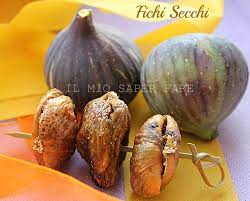 Preparazione dei fichi secchi secondo la tradizione di natale. Come Fare I Fichi Secchi Ricette Della Nonna