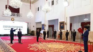 Reshuffle atau perombakan kabinet menjadi isu hangat yang terus menguat. Iaolyl8r2uvnmm