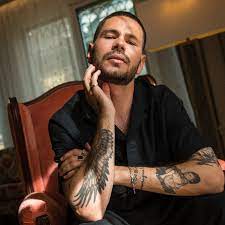 Lt → english, norwegian → chris holsten (4 songs translated 6 times to 4 languages). Chris Holsten Jazzfest