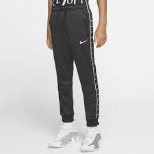 Que vous vous attaquiez à un entraînement matinal intensif ou à un jogging nocturne, nos survêtements pour homme vous garderont au chaud et au sec. Pantalon De Jogging Nike Sportswear Swoosh Pour Enfant Plus Age Nike Fr