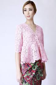 6 pesona bunga zainal dengan kebaya bali, dipuji kian menawan. Kebaya Modern Lace Prada Batik Tulis Madura