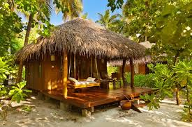 26 صورة ستجعلك ترغب السفر إلى جزر المالديف Beach Cottage Decor Bamboo House Design Hut House