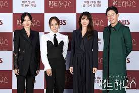 Screenwriter kim soon ok still has a lot of stories to tell, and han said season 2 and 3, which will air next year, will each have 12 episodes. Mes Teampinky On Twitter Sbs Drama Penthouse Will Reportedly Have 3 Seasons Current Season 1 21 Episodes Season 2 12 Ep Season 3 12 Ep Https T Co 36nhenohiz Https T Co Lvvdgtis9p