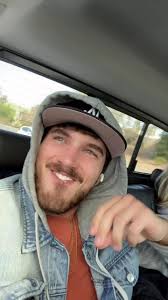 whoever said road trips are boring are dead wrong 😏 @daisykeech