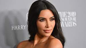 Shop nude lipsticks, matte lipsticks, crème contour, conceal bake brighten, body makeup and more. Kim Kardashian Alias Mrs Everywhere Panorama Sz De