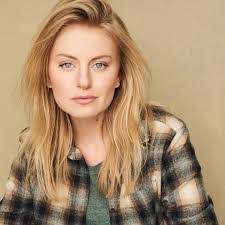 Sarah Minnich's Instagram, Twitter & Facebook