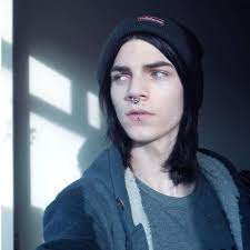 Nils Kuiper Long Haired Men Black Hair Pale Skin Long Hair Styles Men Black Hair Aesthetic
