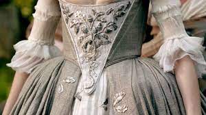 There are many outlander theories out there for us to delve into. Outlander Wedding Dress Claire So Gorgeous Outlander Hochzeit Outlander Kostume Hochzeitskleid