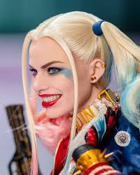 1/3 scale Harley Quinn . . . . . . #jndstudios #harleyquinn #margotrobbie  #suicidesquad #dceu #moviestatue #dccollector #dccollection #onethirdscale  #statuecollectors #statuecollection #statuedisplay #statuephotography  #artstatuecollector