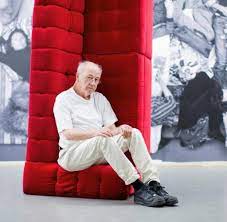 Ein rotes sofa wäre in so einem ambiente genau am richtigen platz. Fotograf Wackerbarth Rotes Sofa Ist Fluch Und Segen Welt