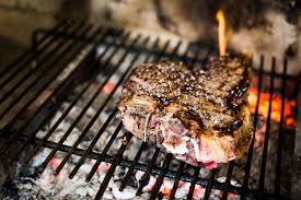 Le ricette più famose a base di costata senz'osso invece sono: Bistecca Fiorentina Carne Alla Brace Per Veri Intenditori