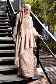 The real elfira loy's shawl tutorial. Baju Kurung Cecile Brocade Cream Muslimahclothing Com