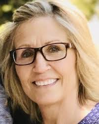 Lori Renee's Instagram, Twitter & Facebook