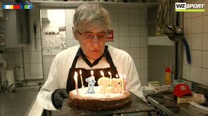 V., ist ein sportverein aus düsseldorf. Ein Kuchen Zum 125 Geburtstag Von Fortuna Dusseldorf Youtube