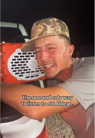 John Adcock (@papawsmurf)’s video of jason aldean