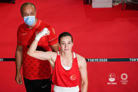Buse naz çakıroğlu, olimpiyatlarda kadınlar boksta finale yükselen ilk türk sporcu oldu. Buse Naz Cakiroglu Ceyrek Finalde