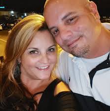 What is a good independent American nail and hair stylist salon?