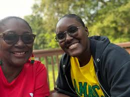 Donna Small-Robinson (@donnaesmallone) • Instagram photos and videos