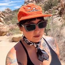 𝕷𝖊𝖘𝖑𝖞 𝕷𝖎𝖒𝖔𝖓 🦇 (@leslimonster) • Instagram photos and videos