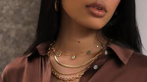 Fine jewelry costs a bit more than costume, but you can still get quality pieces on a budget. Vum2b Zspjlamm