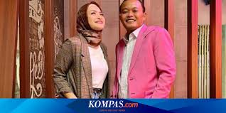 Gosip tersebut, kata sule, tak akan menggoyahkan niatnya mempersunting mantan. Sule Melihat Masa Lalu Nathalie Holscher Sebagai Tantangan