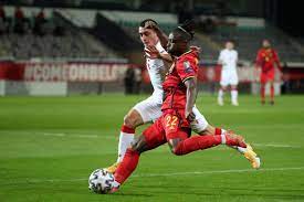 Initialement servi sur le flanc gauche par le joueur de dortmund, l'ailier. Lihtygl68j6khm