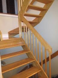 Laissez un temps de séchage entre les 2 vernissages. Decapage Teinture Et Vernis D Escalier