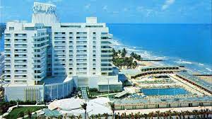 Pin On The Eden Roc Hotel Miami Morris Lapidus 1955 1956