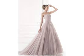 Per tutte le spose che sognano un abito da sposa colorato e di ultima tendenza, per sorprendere con eleganza tutti gli invitati! Abiti Sposa Colorati Foto Grazia It