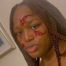 Lydia Hicks's Instagram, Twitter & Facebook