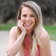 Lindsey Ramirez's Instagram, Twitter & Facebook