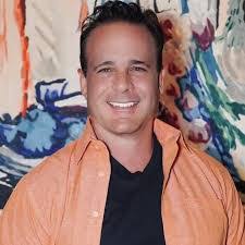 Robert Vitelli's Instagram, Twitter & Facebook