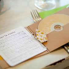 Une Compilation Musicale Idee Cadeau Mariage Cadeau Mariage Idee Cadeau Invites Mariage