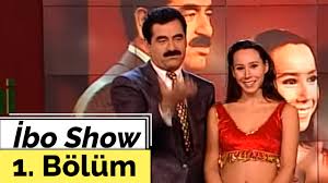 Ebru yaşar, radyo trafik marmara stüdyolarında, deneyimli program yapımcısı emel yalçın'ın sunduğu ünlüler trafikte programının konuğu oldu. Alisan Ebru Yasar Dursun Alisarioglu Ibo Show 1 Bolum 1999 Youtube