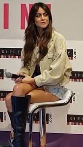 Martina Stoessel Wikipedia
