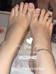 Gustavo в X: „@princessvsoles Attractives feet, Lovely toes & Splendids  toenails @princessvsoles 💖💕💝👌💯 t.coz37T0f0WVo“  X