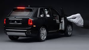 We parked it in front of a thrift store. Der Volks Rolls Royce Mini Cullinan Zum Golf Preis Auto Motor Und Sport
