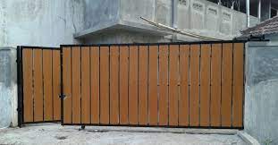 Pagar rumah minimalis modern dari grc motip kayu #grcmotipkayu #gerbanggrcmotipkayu grc motif. Harga Pagar Besi Kombinasi Grc Atau Wood Plank Berbagai Model Solusiruma Com