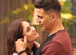 Good Newwz This Still From The Song Maana Dil Starring Akshay Kumar And Kareena Kapoor Khan Will Make You Fall In Love With Them Bollywood News Bollywood Hungama Akshay kumar and kareena kapoor's good newwz has come out with its first song titled chandigarh mein. song maana dil starring akshay kumar